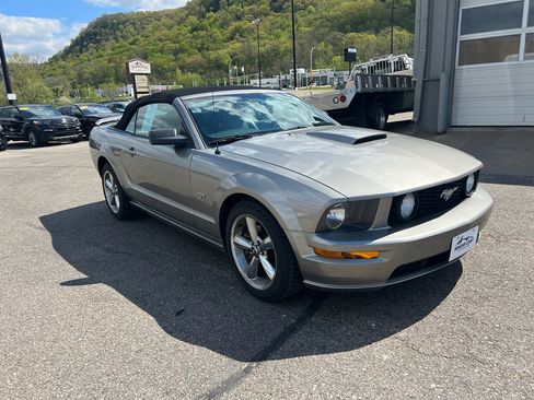 Used 2008 Ford Mustang GT Premium RWD image 2
