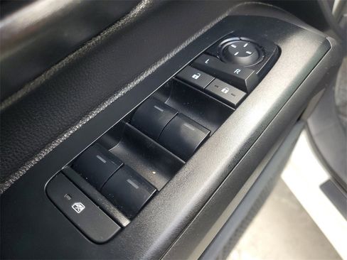 Used 2024 Toyota Tacoma SR image 17