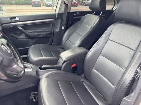 Used 2010 Volkswagen Jetta Limited Edition image 11