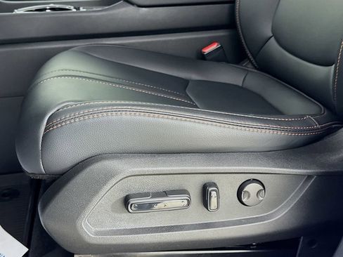 Used 2025 Honda Pilot TrailSport image 24