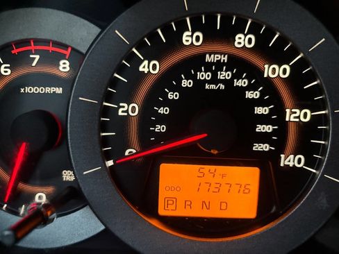 Used 2010 Toyota RAV4 Limited image 9