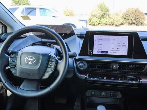 Used 2024 Toyota Prius Prime FWD image 13