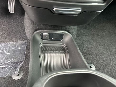 New 2026 Chrysler Voyager LX image 31