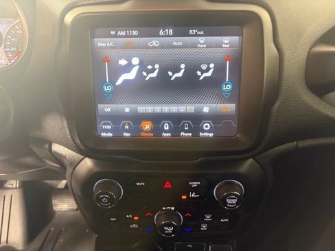 Used 2022 Jeep Renegade Latitude AWD/4WD image 7