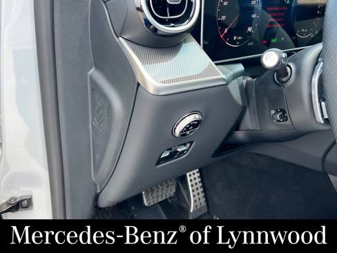Used 2025 Mercedes-Benz GLC 350e 4MATIC w/ AMG Line image 16
