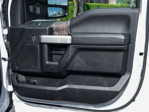 Used 2019 Ford F250 Lariat w/ Lariat Ultimate Package image 40