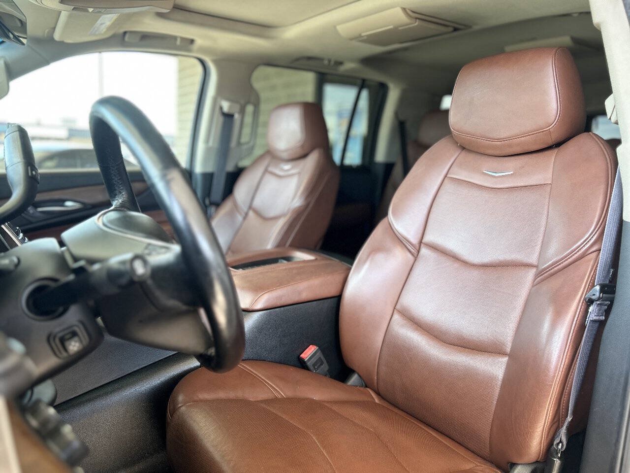 Used 2017 Cadillac Escalade ESV Luxury AWD/4WD image 42