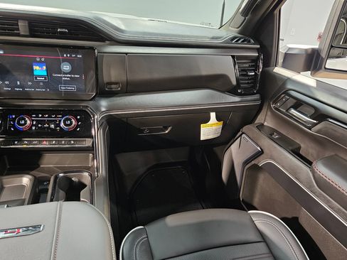 Used 2025 GMC Sierra 2500 AT4X image 11