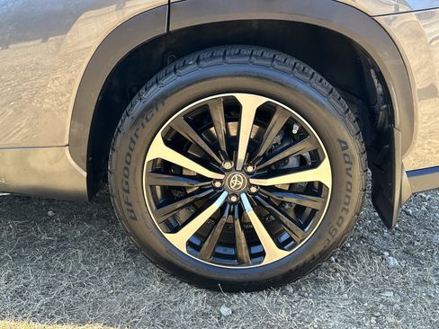 Used 2021 Toyota Highlander XSE image 20