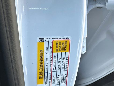 Used 2023 GMC Terrain SLT w/ Elevation Edition image 28