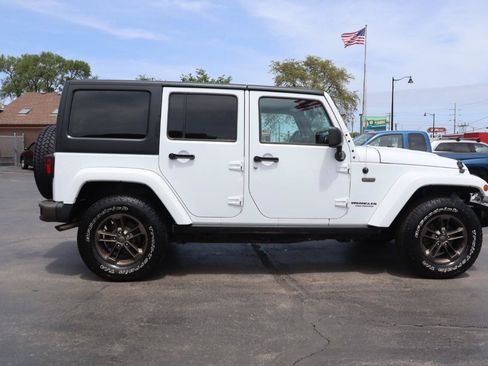 Used 2016 Jeep Wrangler Unlimited Sahara AWD/4WD image 6