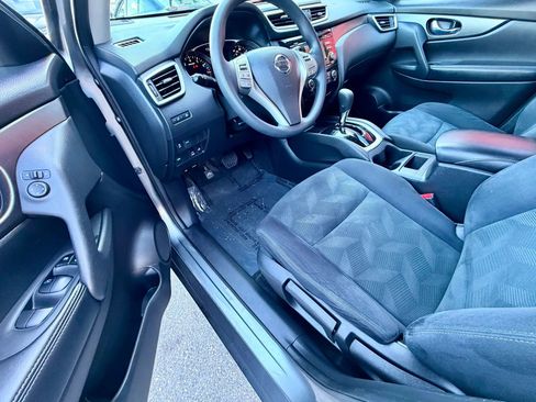 Used 2016 Nissan Rogue S w/ Appearance Package AWD/4WD image 10