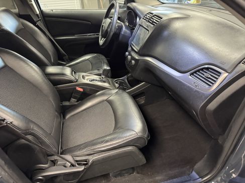 Used 2017 Dodge Journey Crossroad w/ Popular Equipment Group image 12