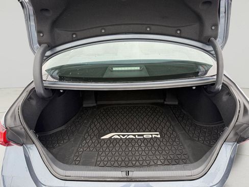 Used 2019 Toyota Avalon Limited image 28