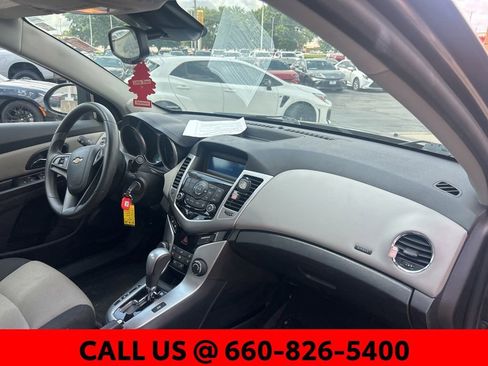 Used 2014 Chevrolet Cruze LS FWD image 6