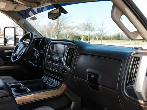 Used 2017 Chevrolet Silverado 2500 LTZ w/ Duramax Plus Package image 18