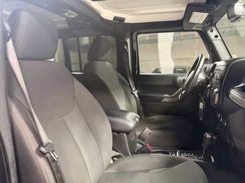 Used 2018 Jeep Wrangler Unlimited Sport S AWD/4WD image 18