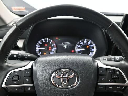 Used 2024 Toyota Highlander LE image 15