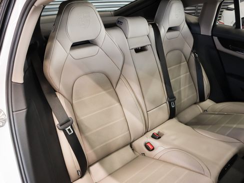 Certified 2025 Porsche Panamera image 6