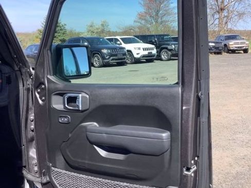 Certified 2025 Jeep Wrangler Unlimited Rubicon AWD/4WD image 15