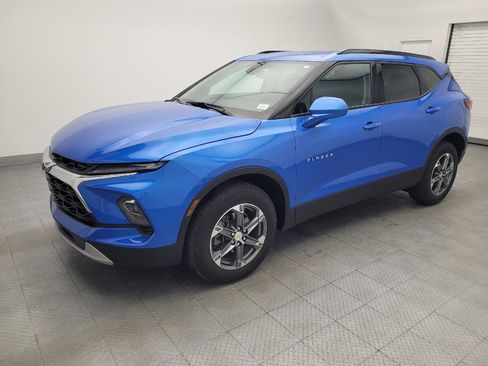 Used 2024 Chevrolet Blazer LT w/ Convenience Package FWD image 2