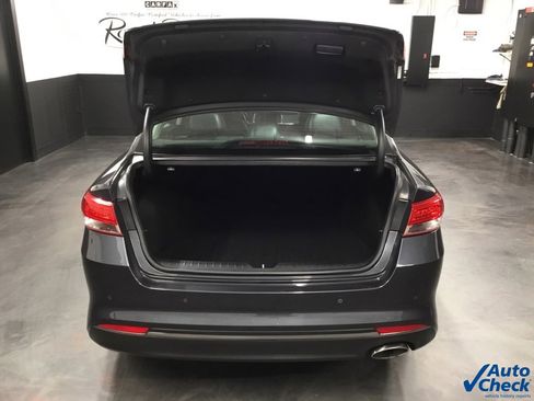 Used 2018 Kia Optima EX w/ Premium Package image 12