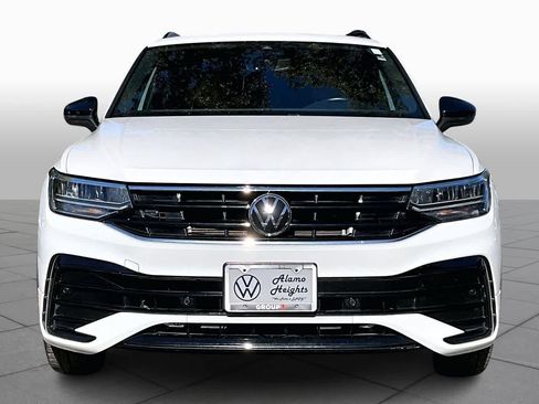 Certified 2023 Volkswagen Tiguan SE R-Line image 3