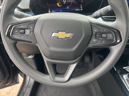 Used 2025 Chevrolet Trax LT FWD image 28