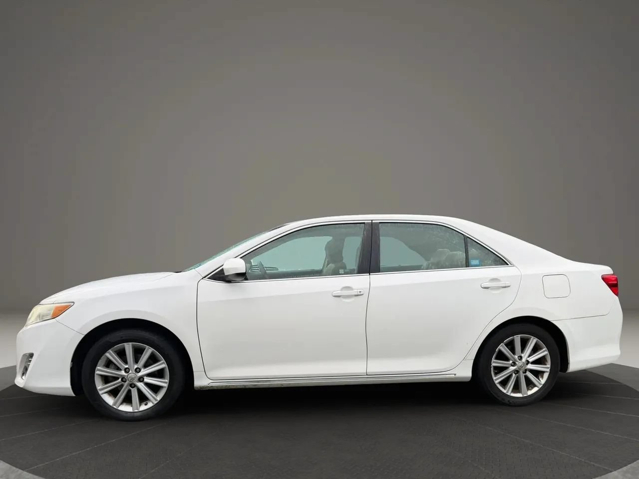 Used 2012 Toyota Camry XLE w/ Leather Pkg FWD image 8