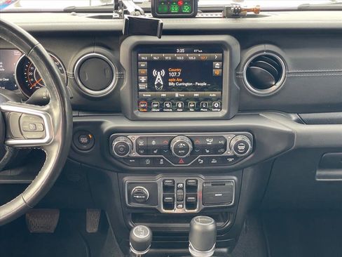 Used 2021 Jeep Gladiator Overland image 15