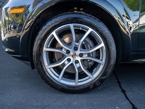 Certified 2025 Porsche Cayenne image 23