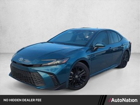 Used 2025 Toyota Camry SE FWD image 1
