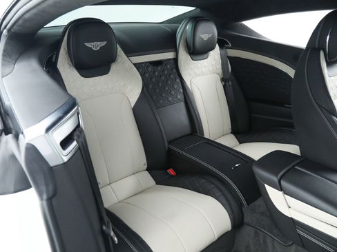 Used 2021 Bentley Continental GT V8 image 16