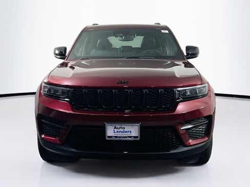 Used 2023 Jeep Grand Cherokee Altitude image 2
