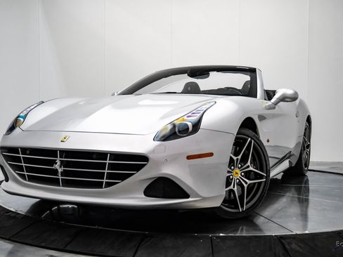 Used 2016 Ferrari California T image 4
