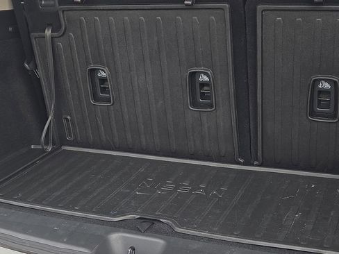 Used 2025 Nissan Pathfinder Platinum image 8