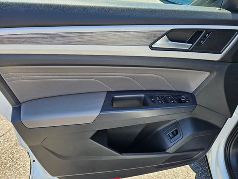 Used 2021 Volkswagen Atlas Cross Sport SE w/ Panoramic Sunroof Package FWD image 26