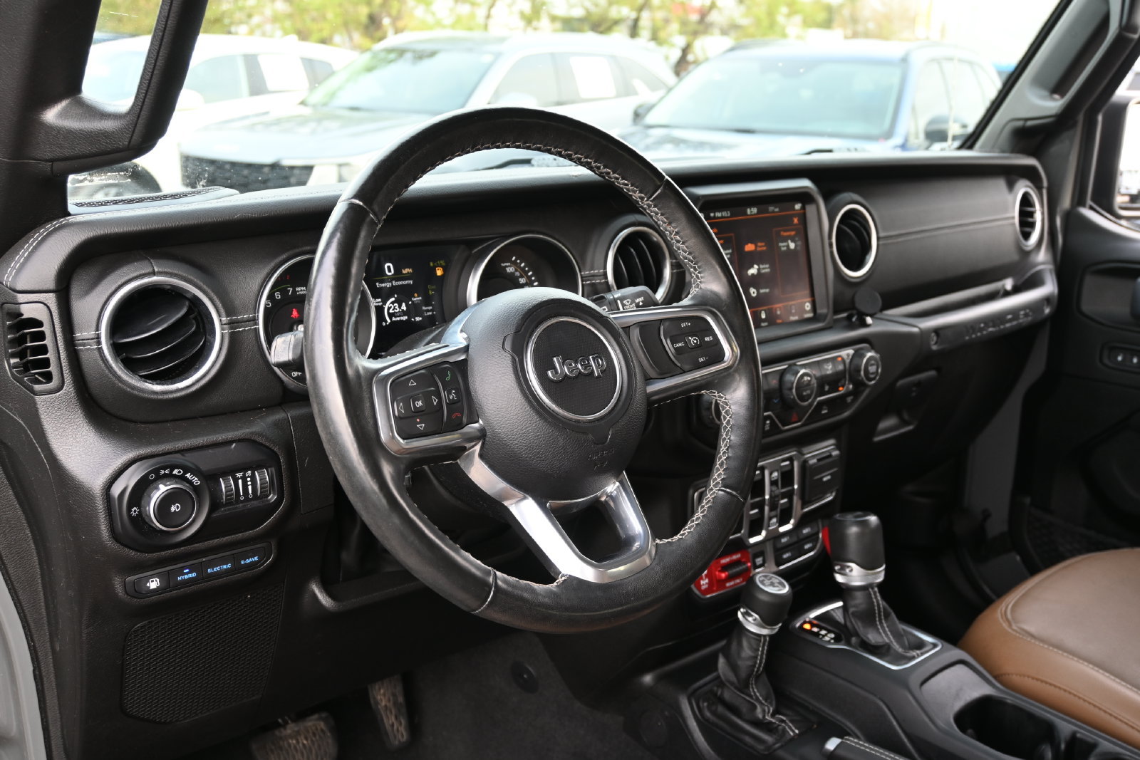 Used 2022 Jeep Wrangler Unlimited Rubicon 4xe w/ Cold Weather Group AWD/4WD image 17