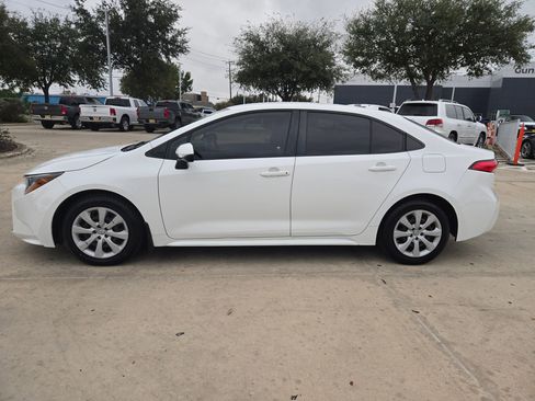 Used 2021 Toyota Corolla LE image 4