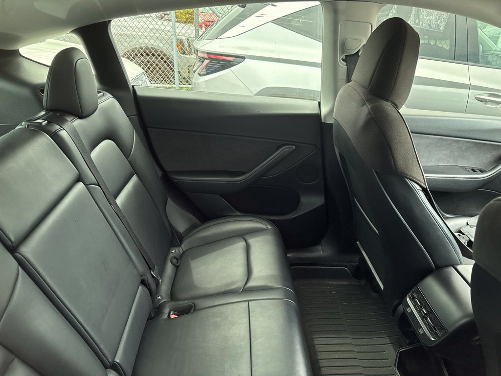 Used 2022 Tesla Model Y Long Range AWD/4WD image 17