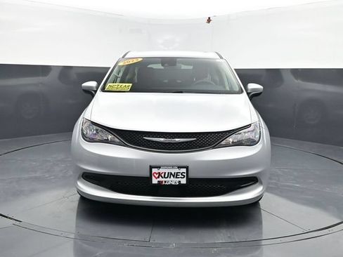 Used 2023 Chrysler Voyager LX FWD image 8