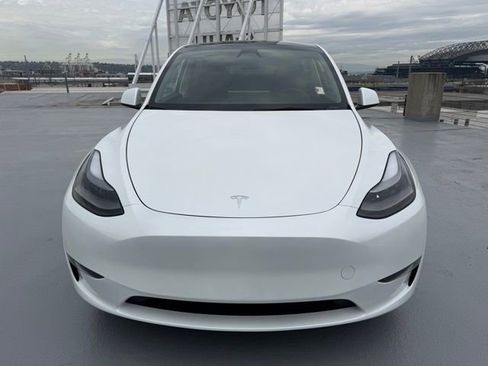 Used 2024 Tesla Model Y Long Range image 8