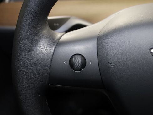 Used 2020 Tesla Model 3 Standard Range image 35