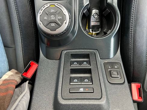 Used 2024 Ford Bronco Everglades image 31