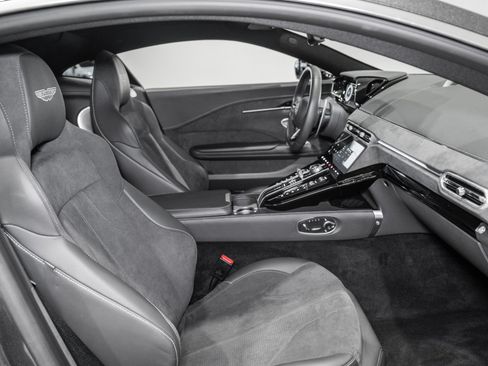 Used 2025 Aston Martin V8 Vantage Coupe RWD image 14
