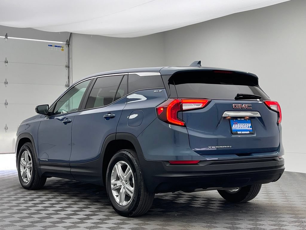 Used 2024 GMC Terrain SLE FWD image 9