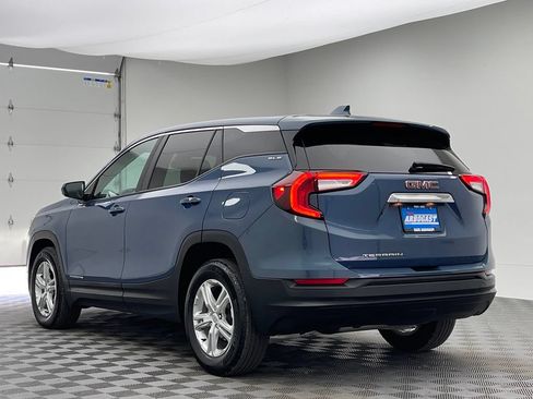 Used 2024 GMC Terrain SLE FWD image 9