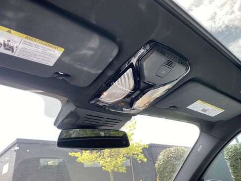 Used 2025 BMW X5 sDrive40i w/ M Sport Package image 19