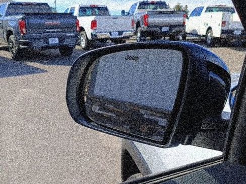 Used 2025 Jeep Compass Limited image 23