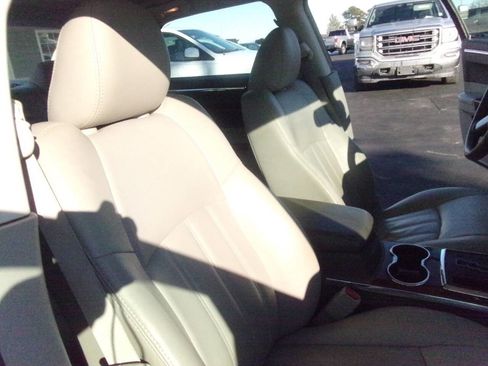 Used 2008 Chrysler 300 C w/ Luxury Group II image 25